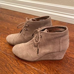 TOMS suede wedge booties size 7.5 EUC